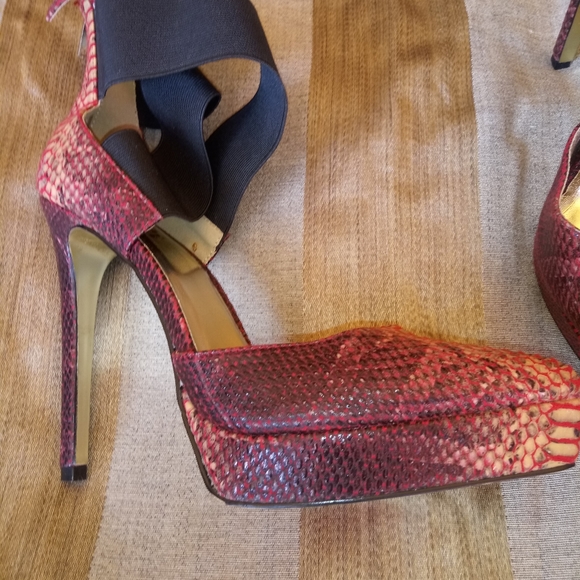 Lui Ching stilettos. Snake skin design - Picture 1 of 8